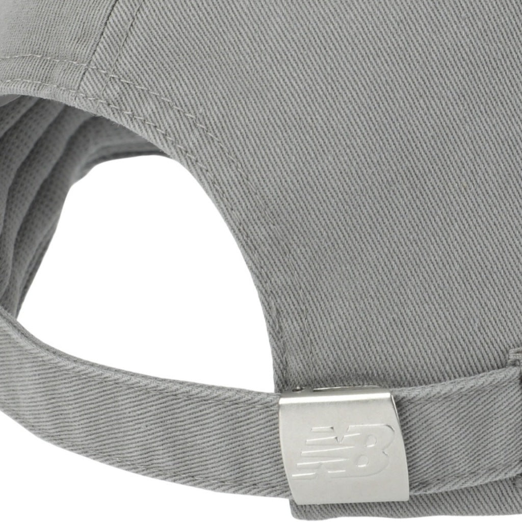 NEW BALANCE CLASSIC HAT V . en color GRIS  (6)