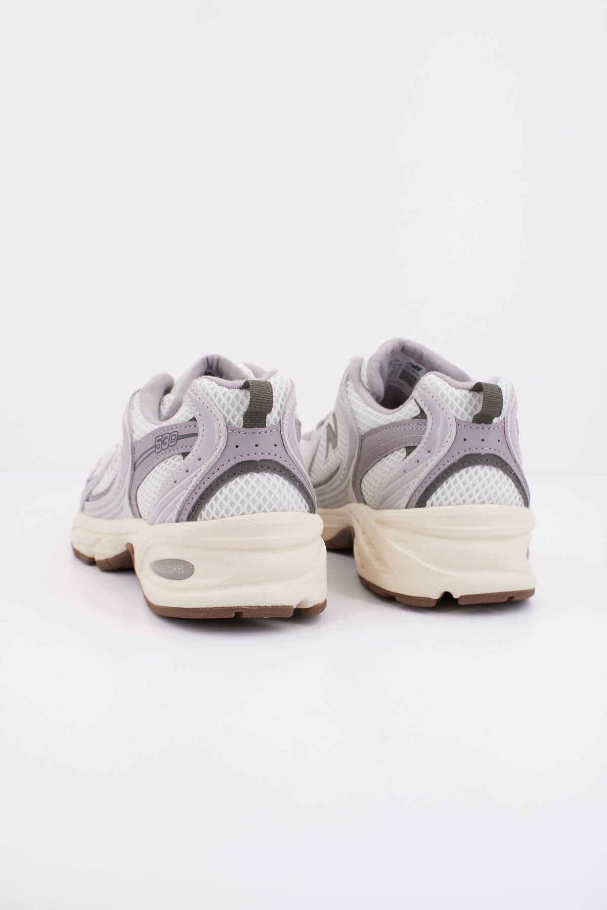 NEW BALANCE U  en color GRIS  (4)