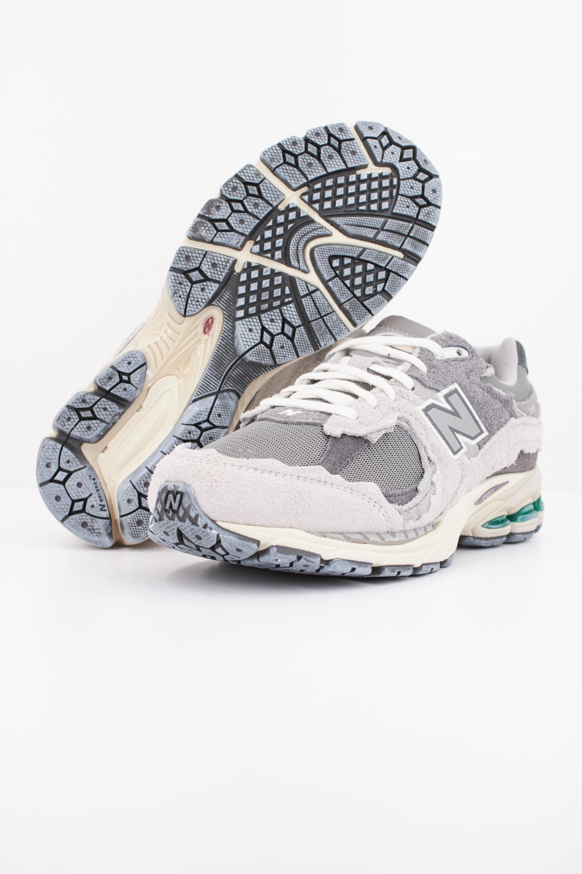 NEW BALANCE M  en color GRIS  (5)