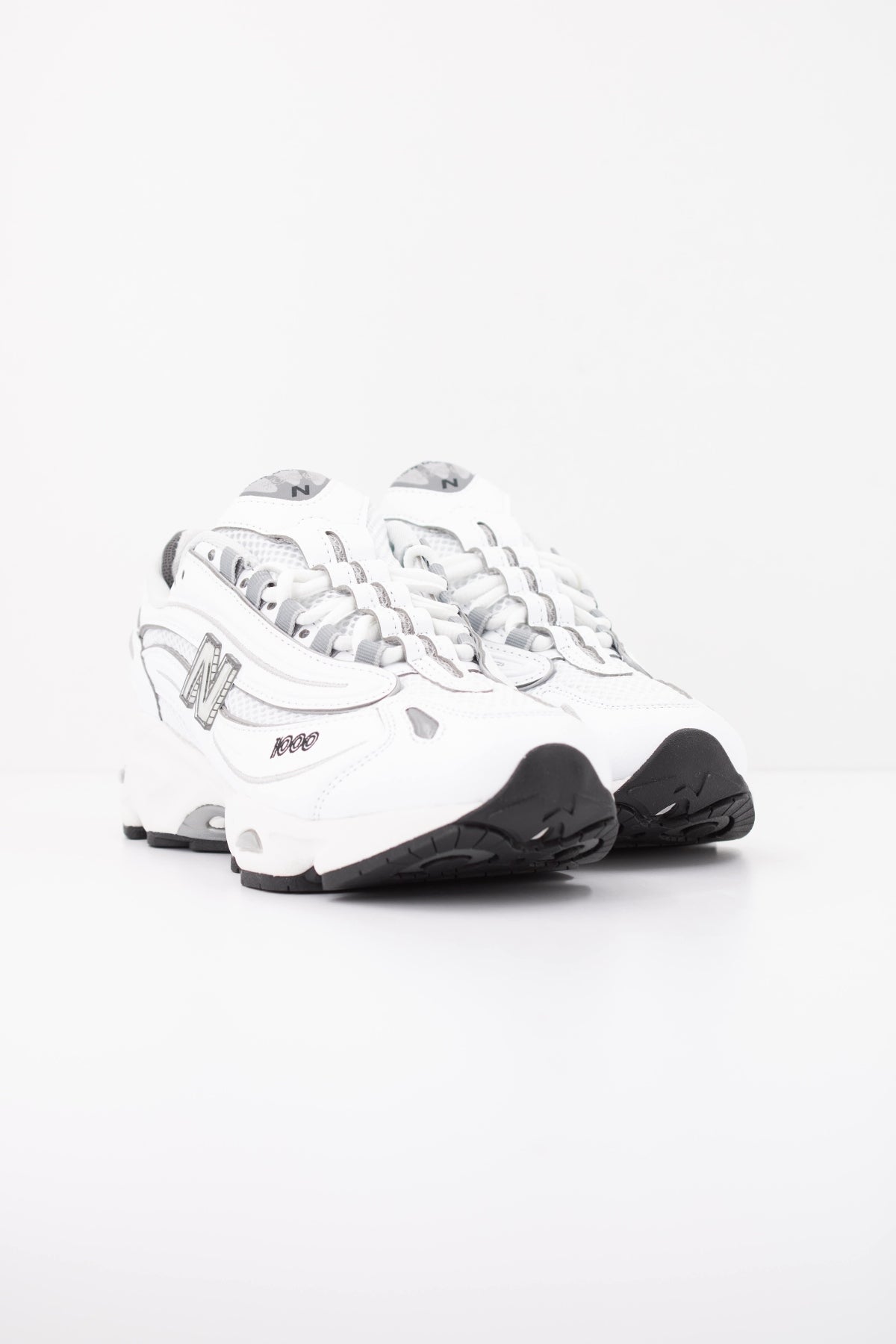 NEW BALANCE M D en color BLANCO  (2)
