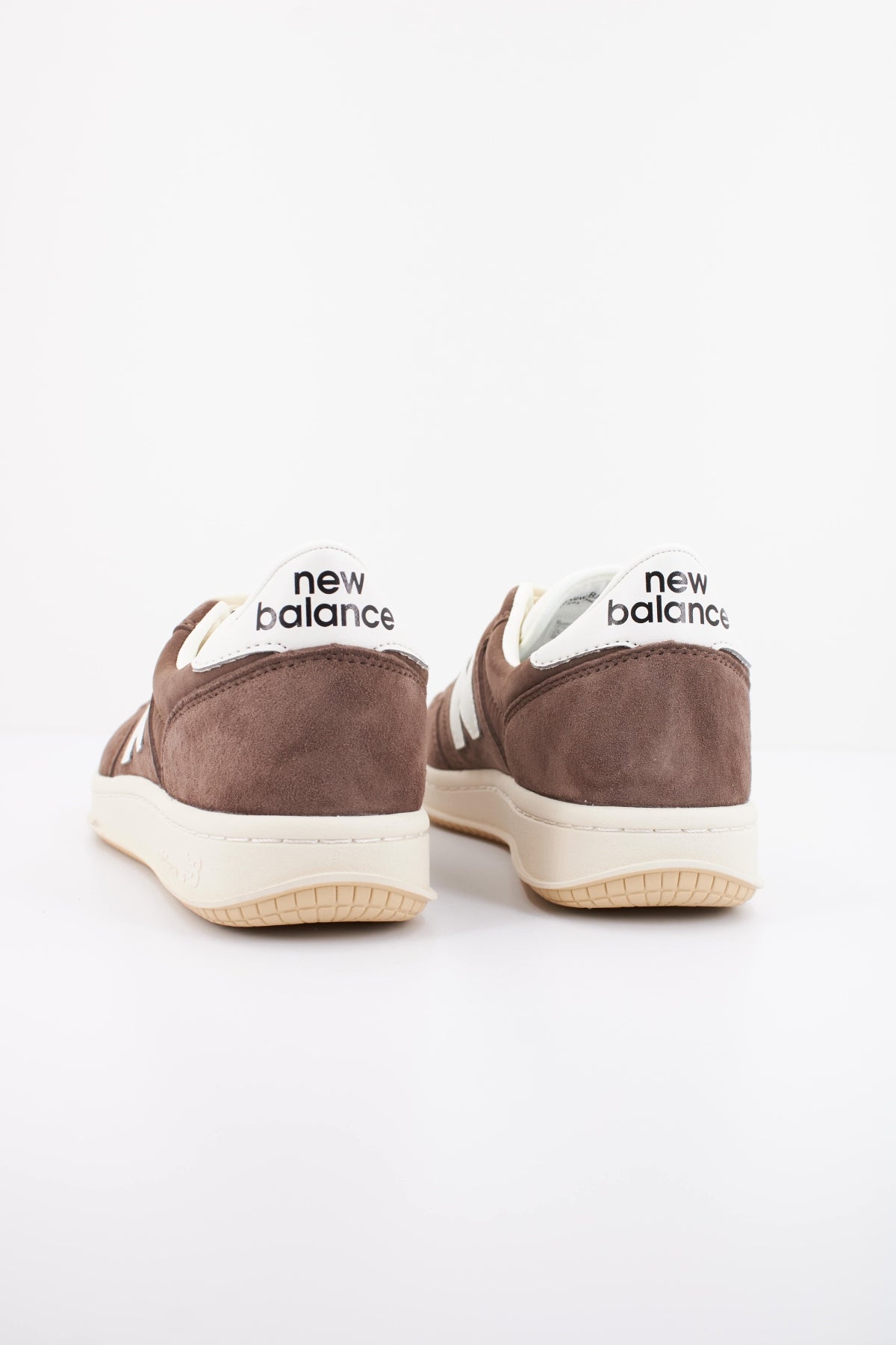 NEW BALANCE M  en color MARRON  (4)