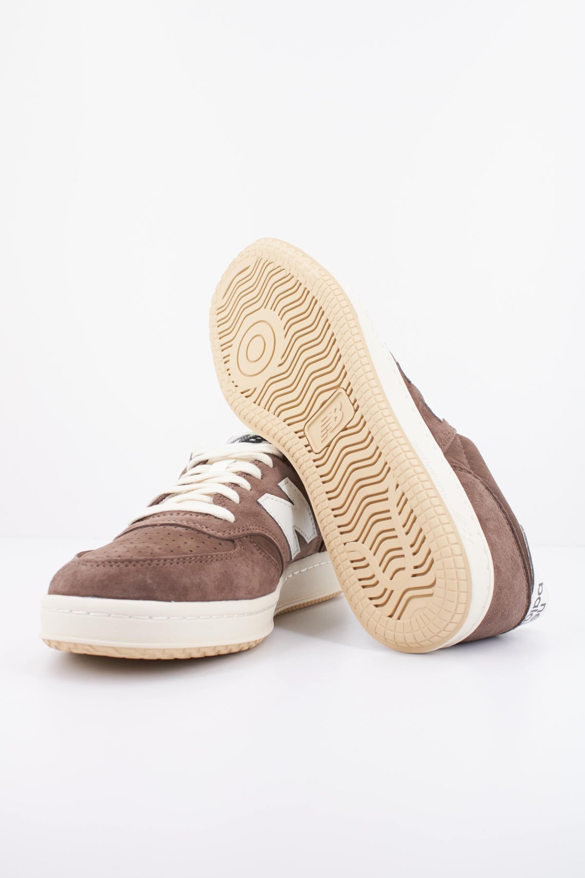 NEW BALANCE M  en color MARRON  (5)