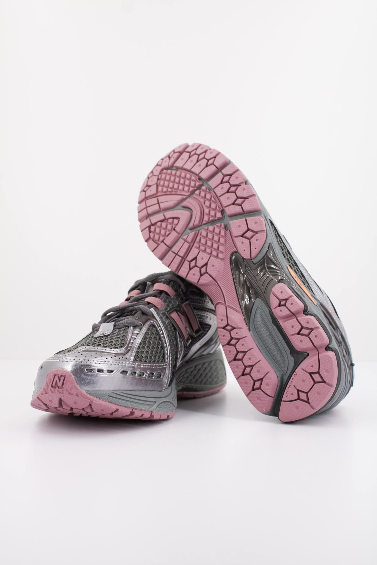 NEW BALANCE U en color GRIS  (5)