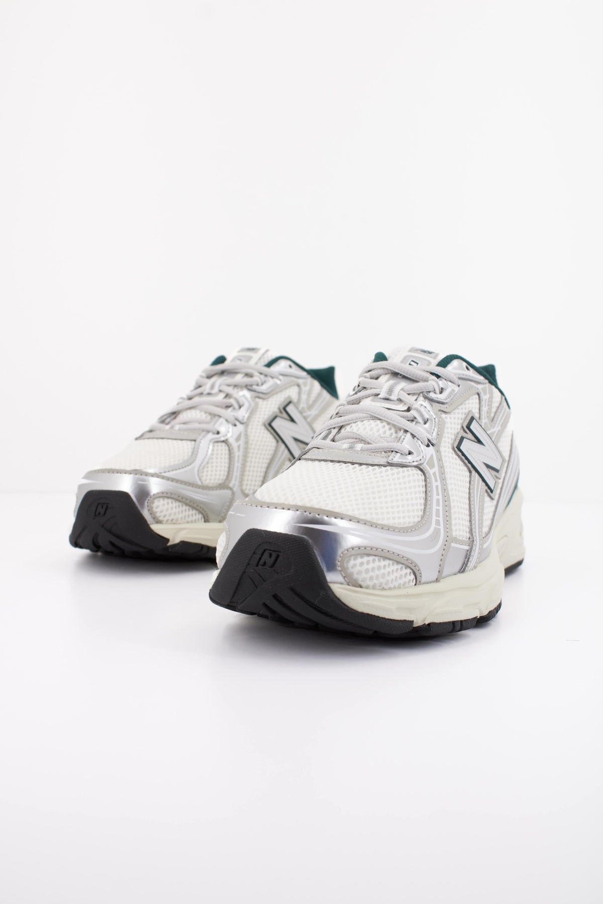 NEW BALANCE U en color BLANCO  (2)