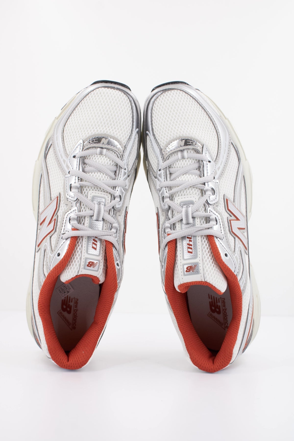 NEW BALANCE U  en color BLANCO  (3)