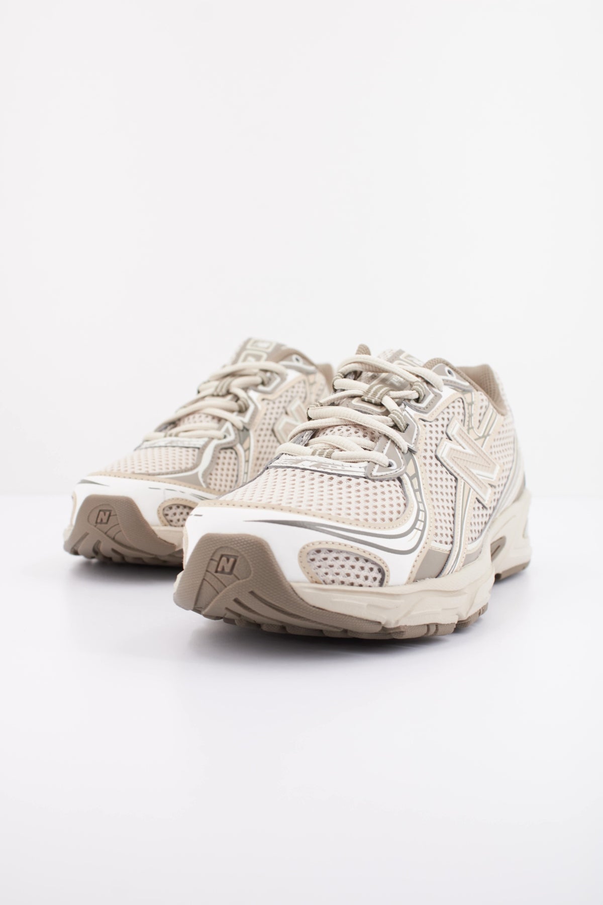 NEW BALANCE U en color BEIS  (2)