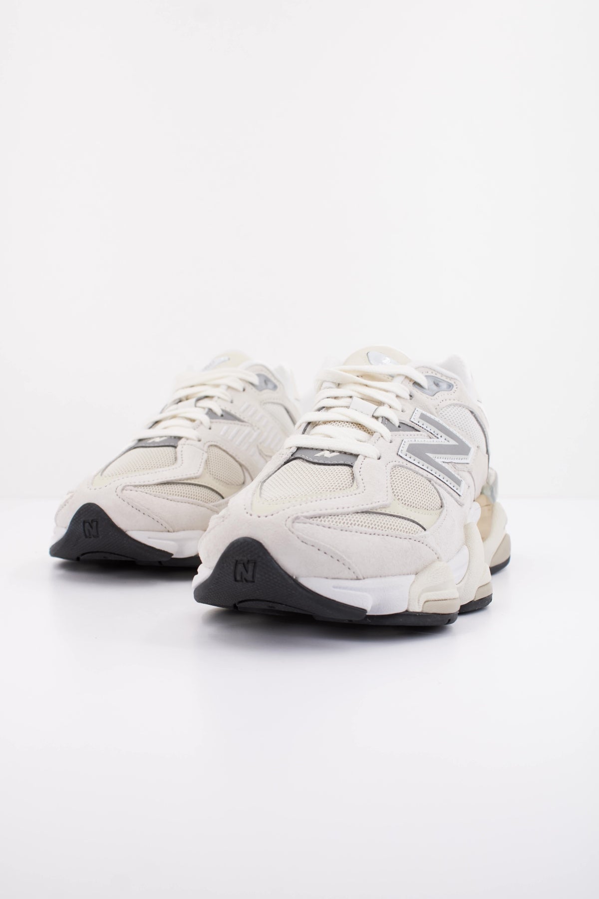 NEW BALANCE U en color BLANCO  (2)