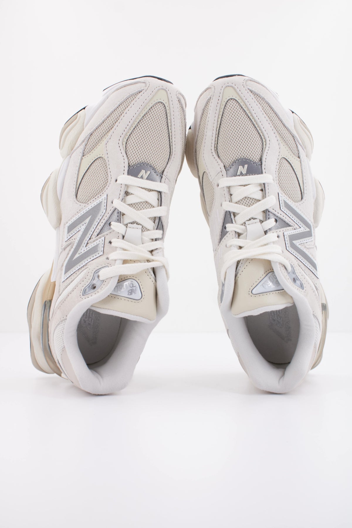 NEW BALANCE U en color BLANCO  (3)