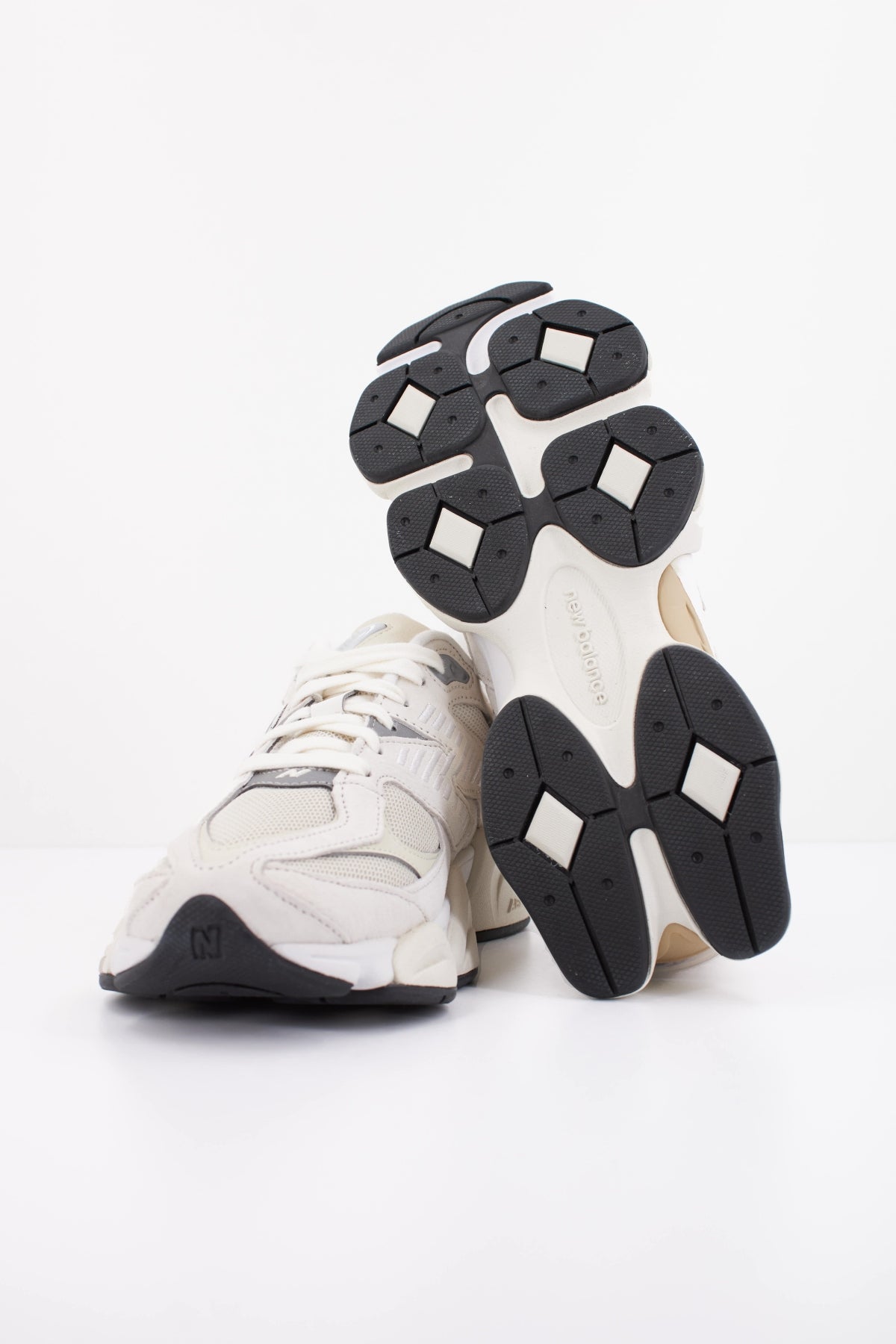 NEW BALANCE U en color BLANCO  (5)