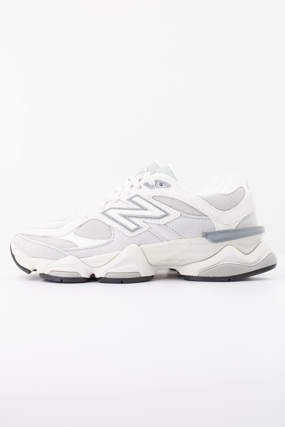 NEW BALANCE U en color BLANCO  (1)