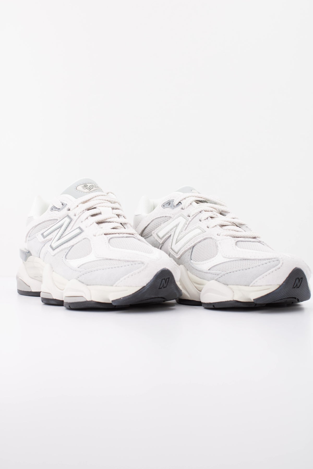 NEW BALANCE U en color BLANCO  (2)