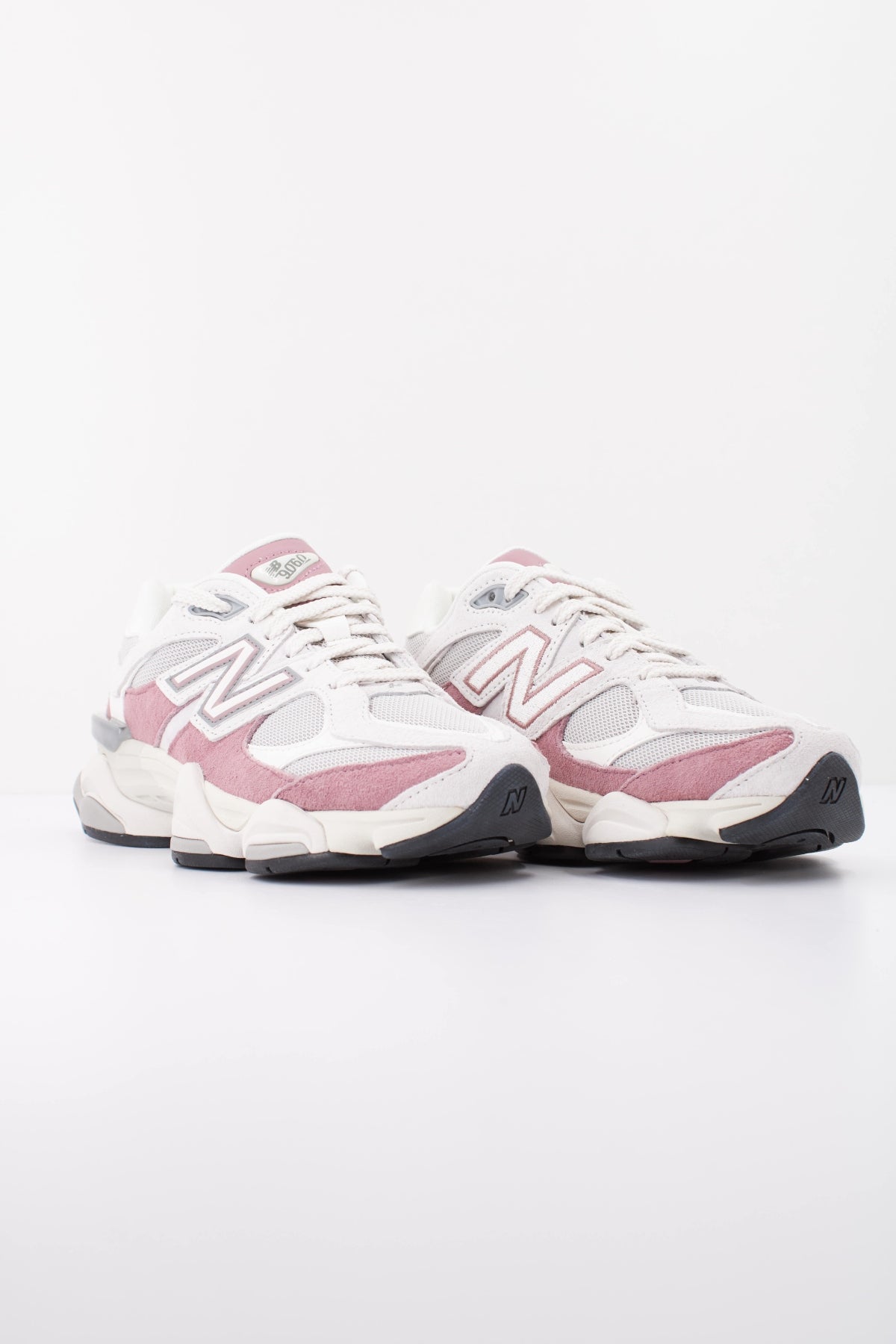 NEW BALANCE U en color ROSA  (2)