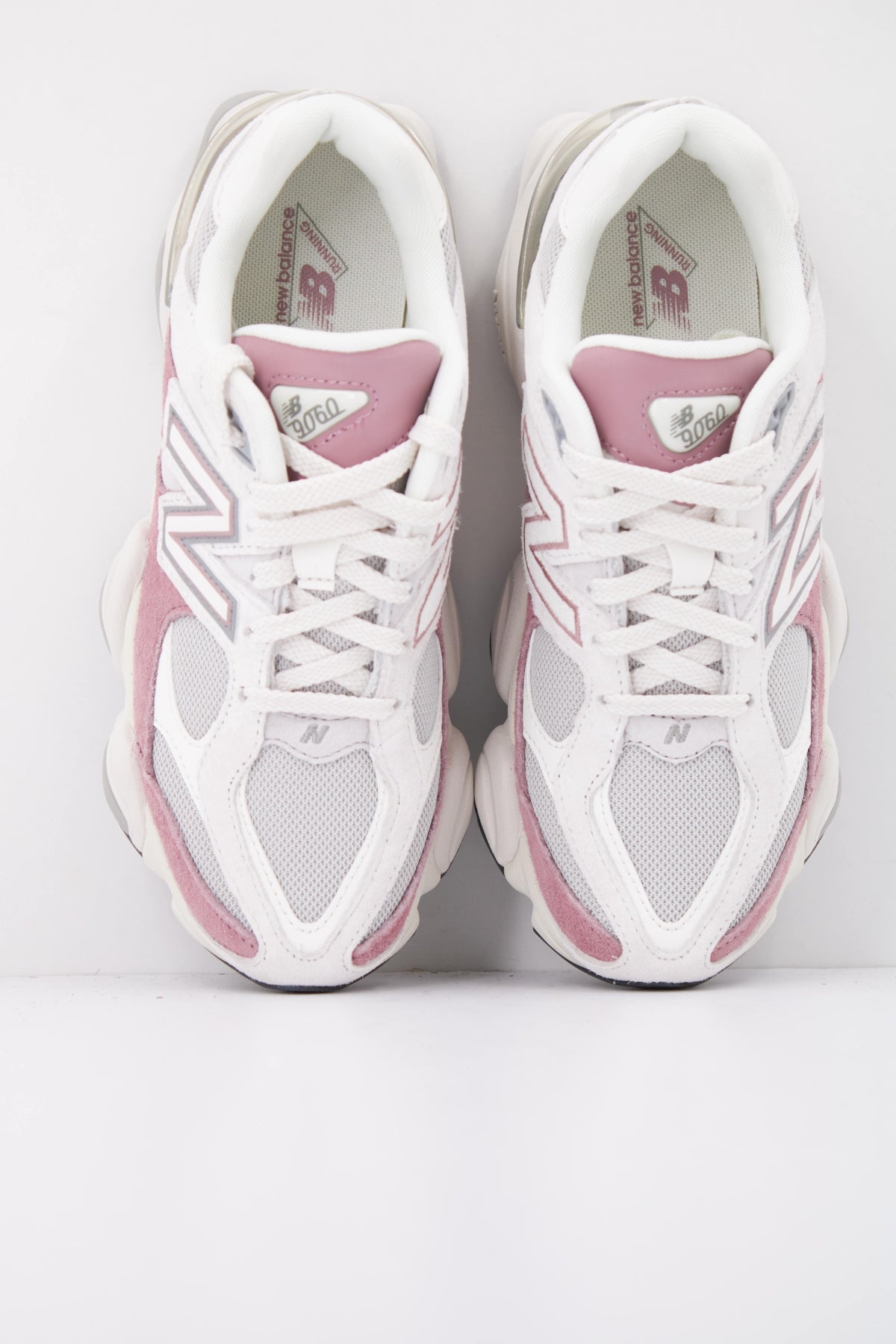 NEW BALANCE U en color ROSA  (3)