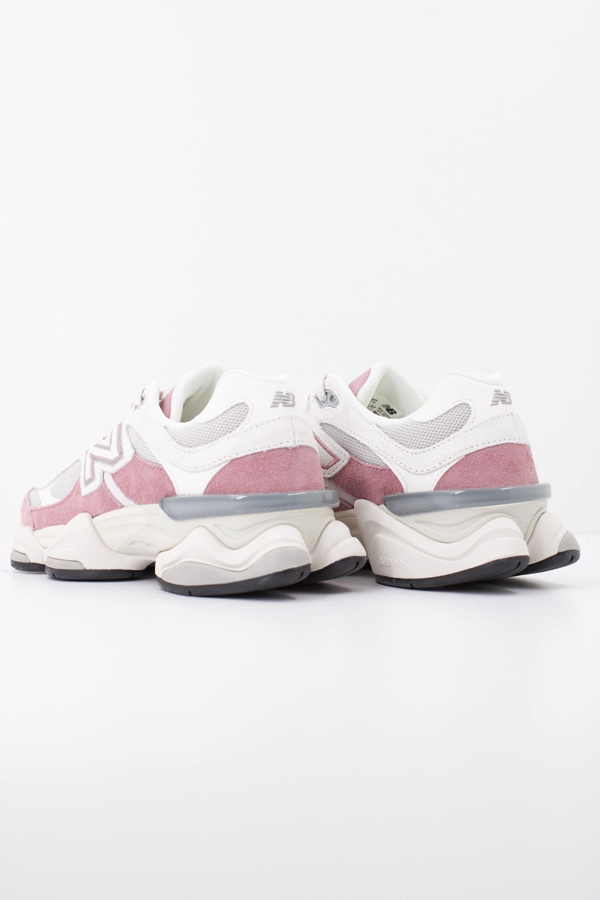 NEW BALANCE U en color ROSA  (4)
