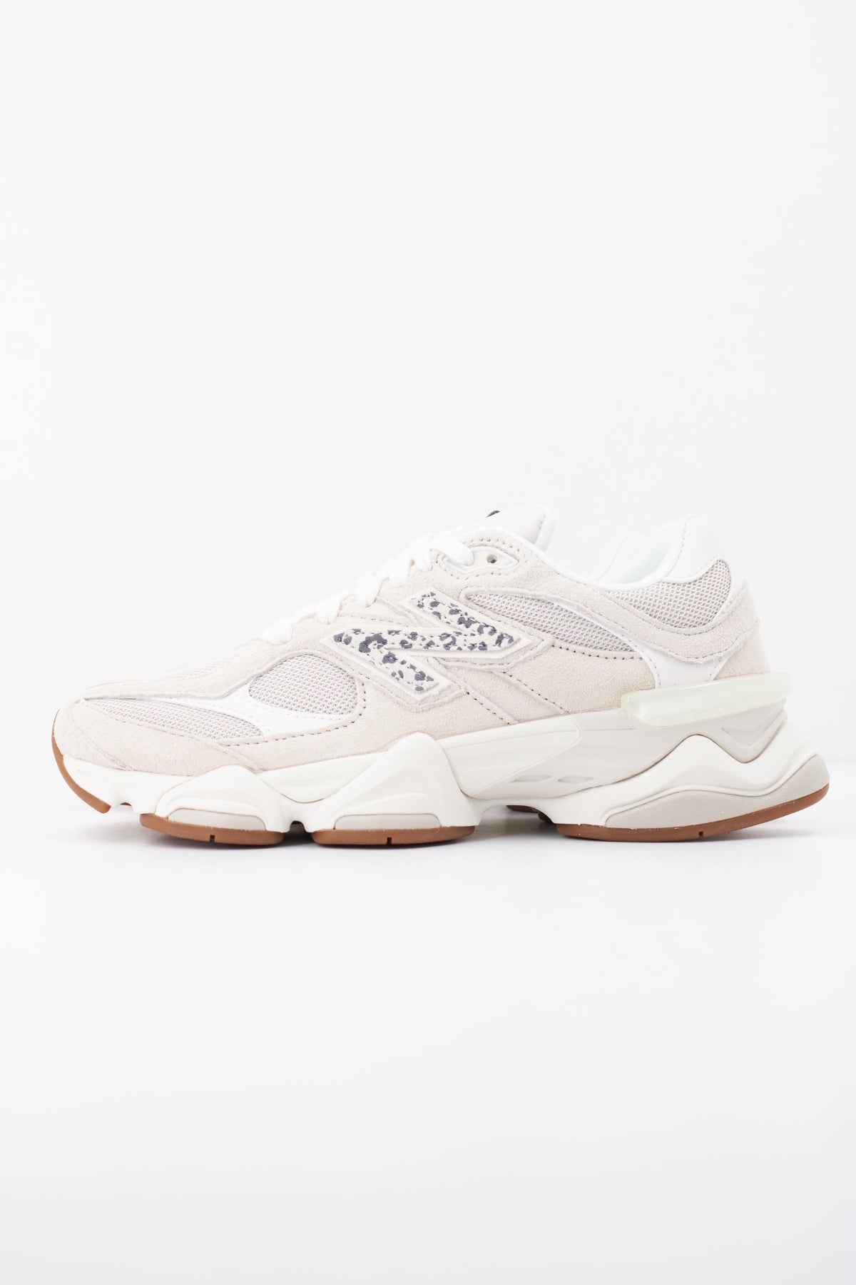 NEW BALANCE U en color BEIS  (1)