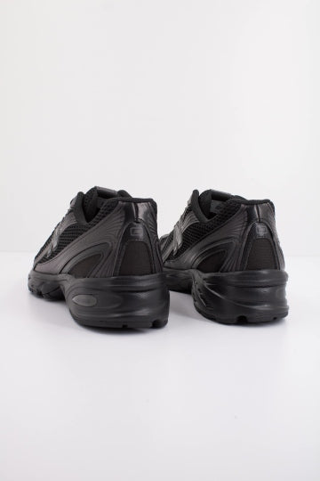 NEW BALANCE U en color NEGRO  (4)