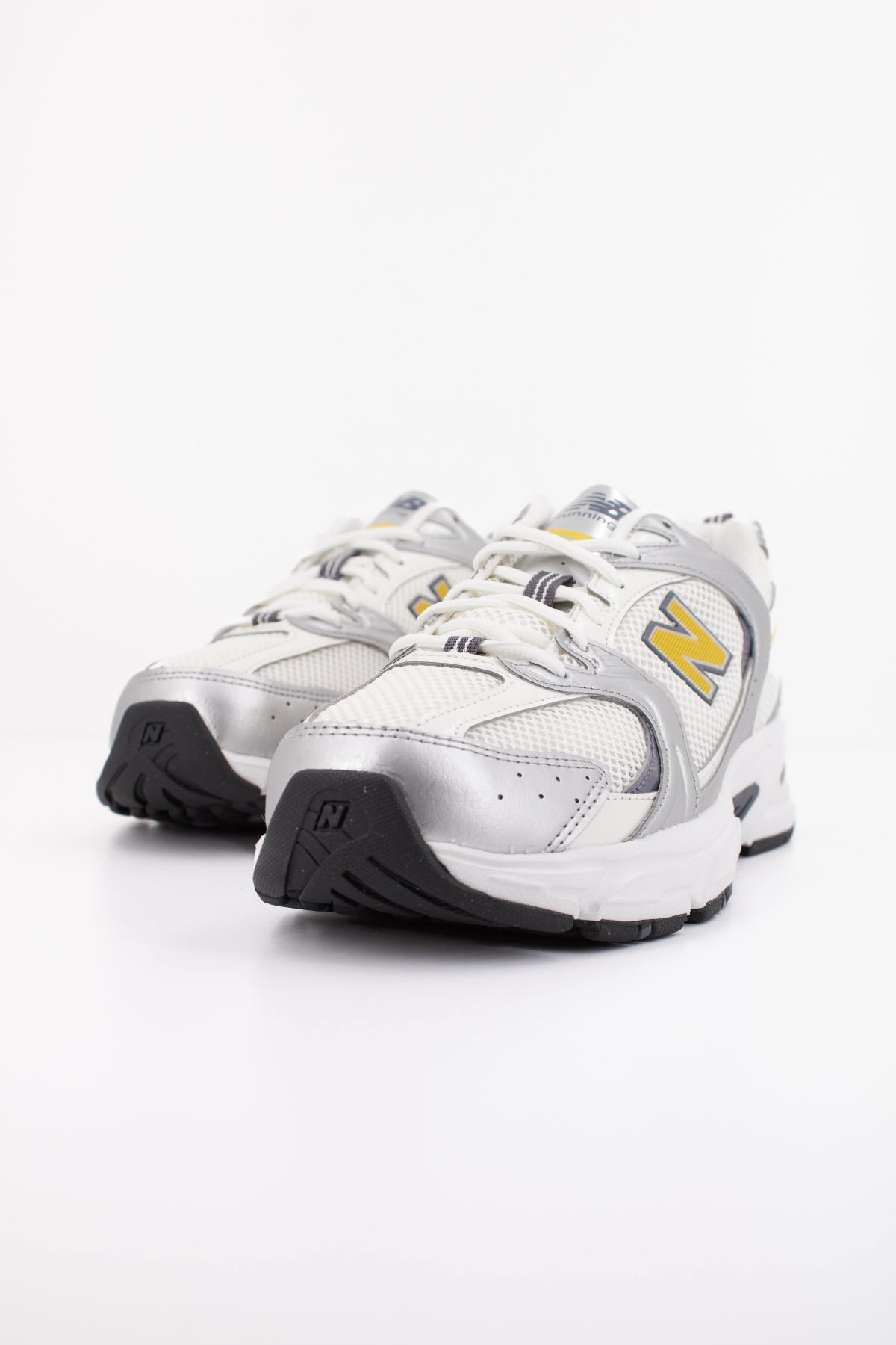 NEW BALANCE U  en color BLANCO  (2)
