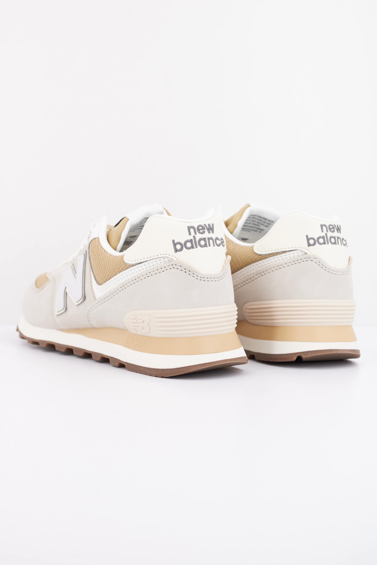 NEW BALANCE U  en color MARRON  (4)