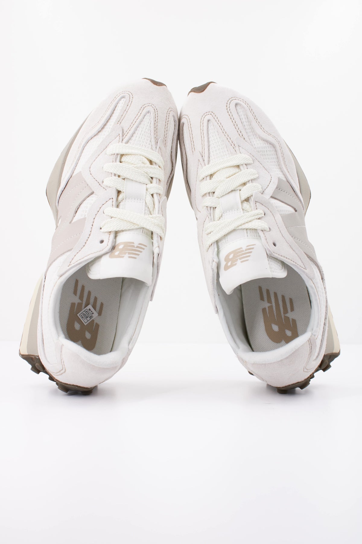 NEW BALANCE U  en color BLANCO  (3)