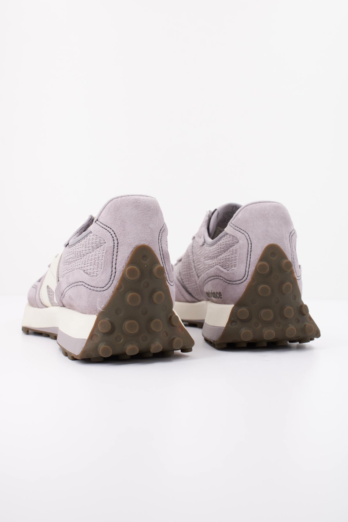 NEW BALANCE U  en color VIOLETA  (4)