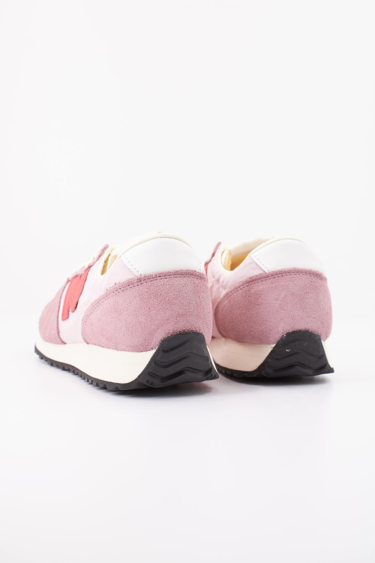 NEW BALANCE U  en color ROSA  (4)