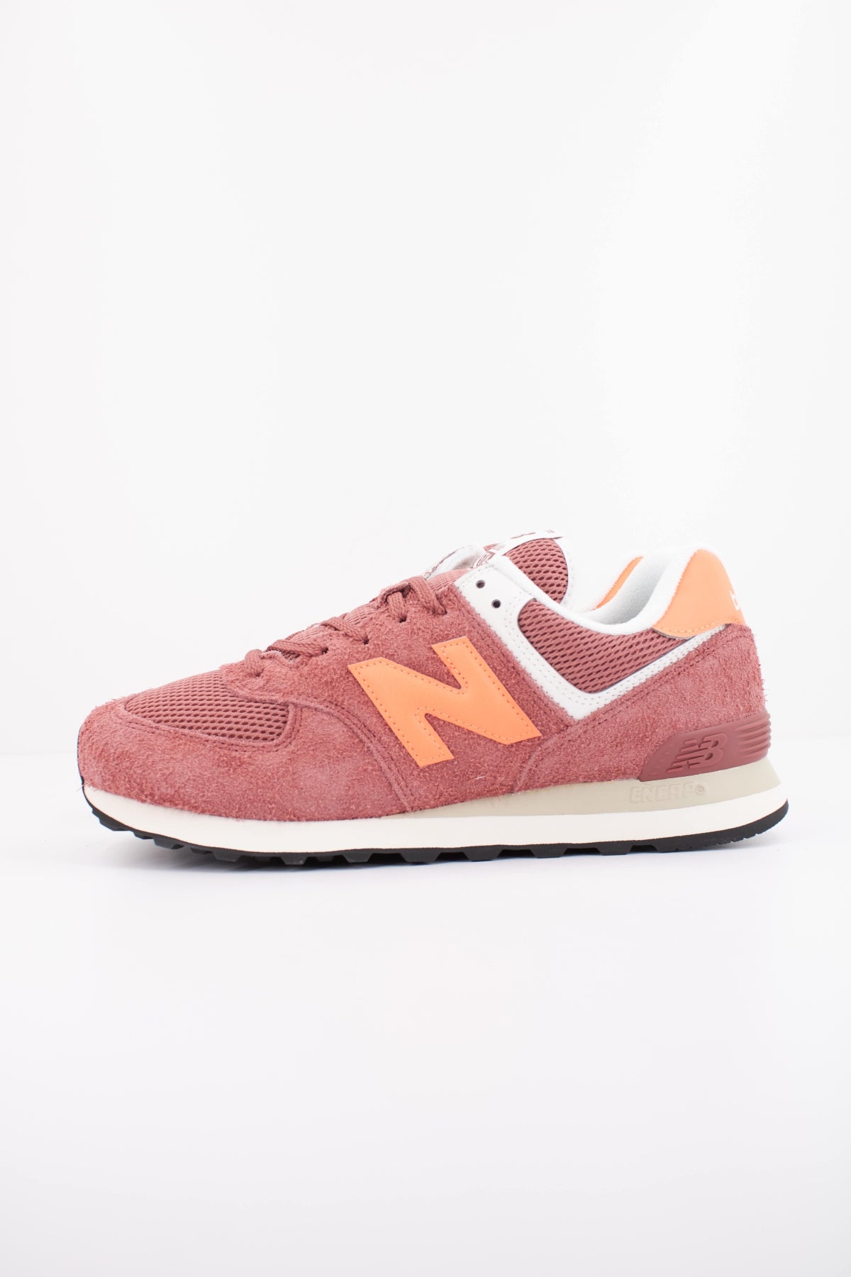 NEW BALANCE U  en color BURDEOS  (1)