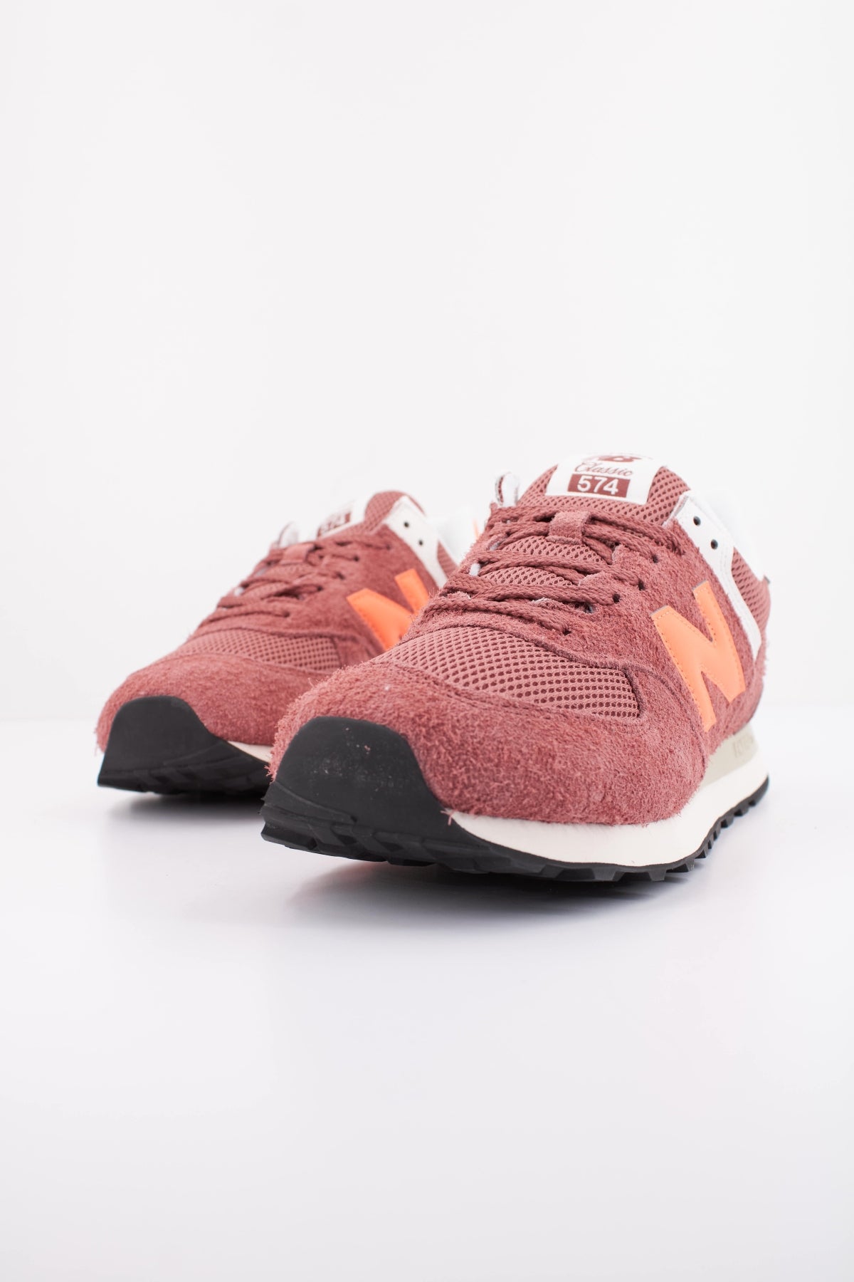 NEW BALANCE U  en color BURDEOS  (2)