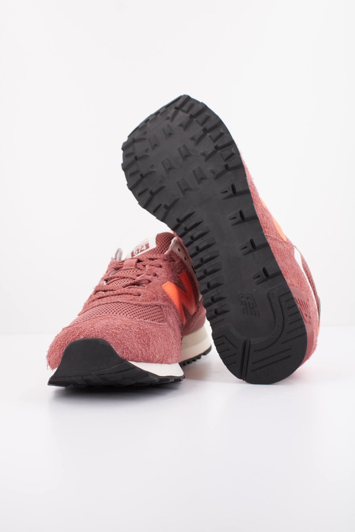 NEW BALANCE U  en color BURDEOS  (5)