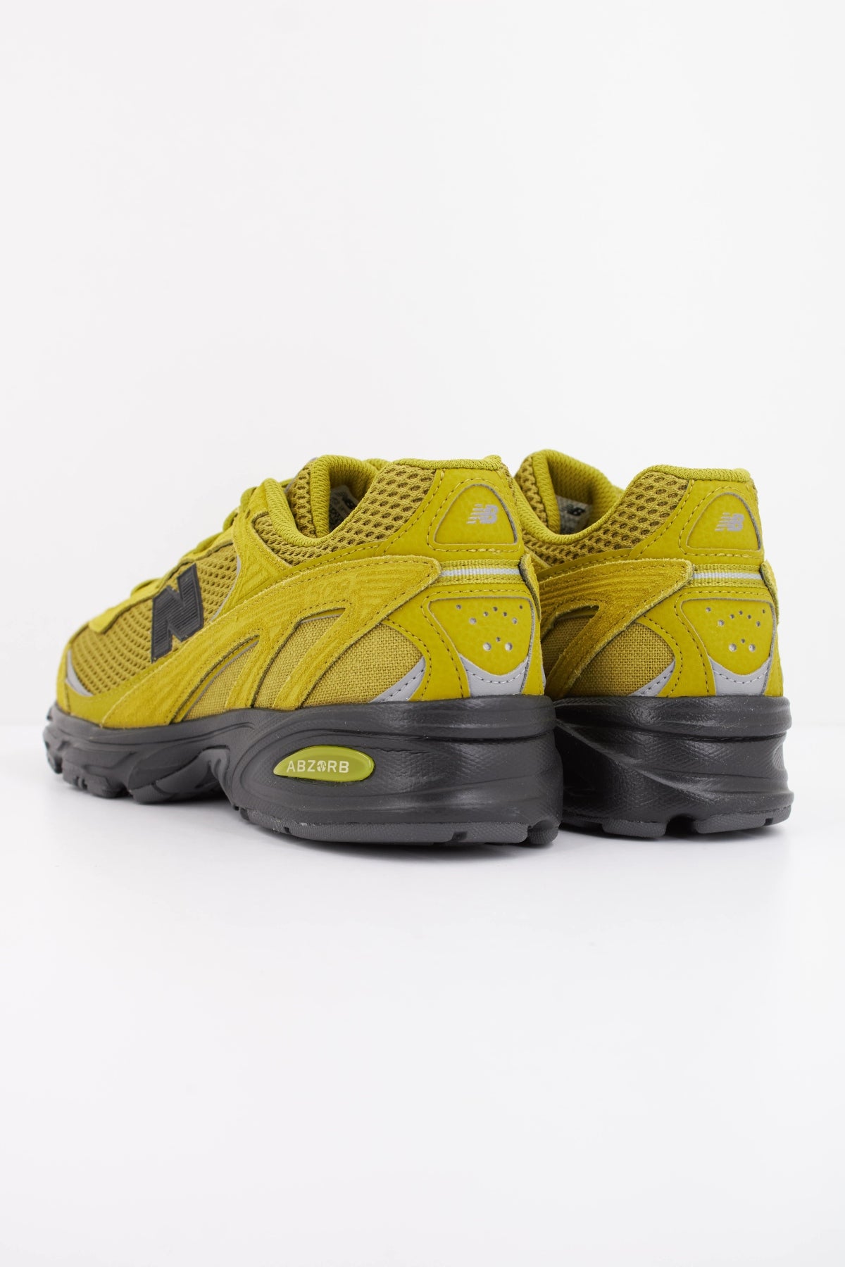 NEW BALANCE U en color VERDE  (4)
