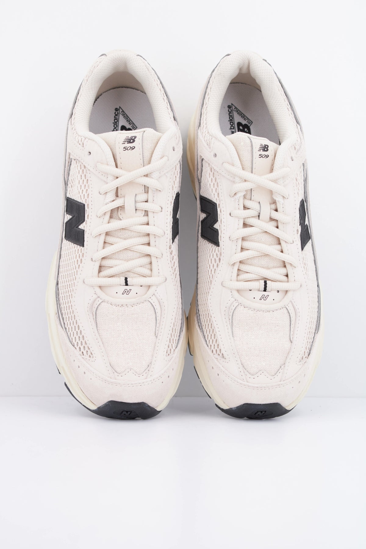 NEW BALANCE U en color BEIS  (3)