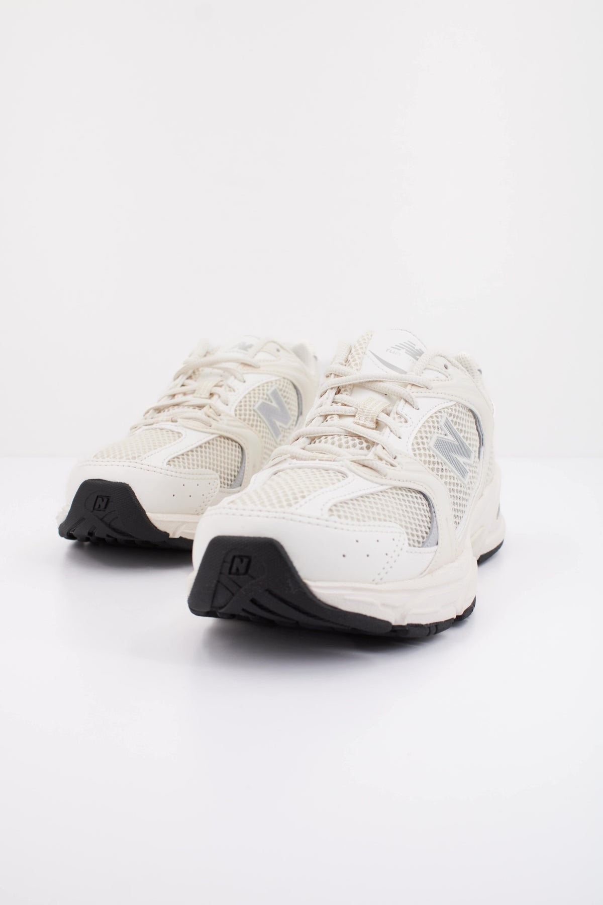NEW BALANCE MR en color BEIS  (2)