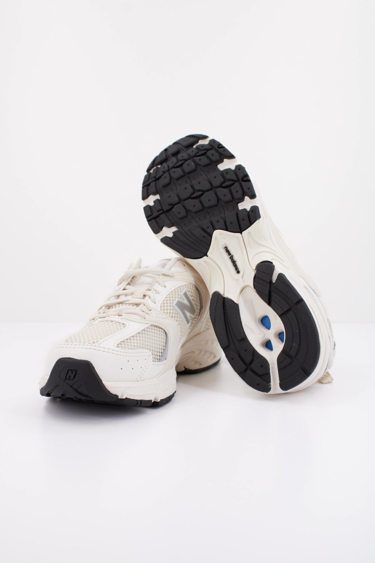 NEW BALANCE MR en color BEIS  (5)