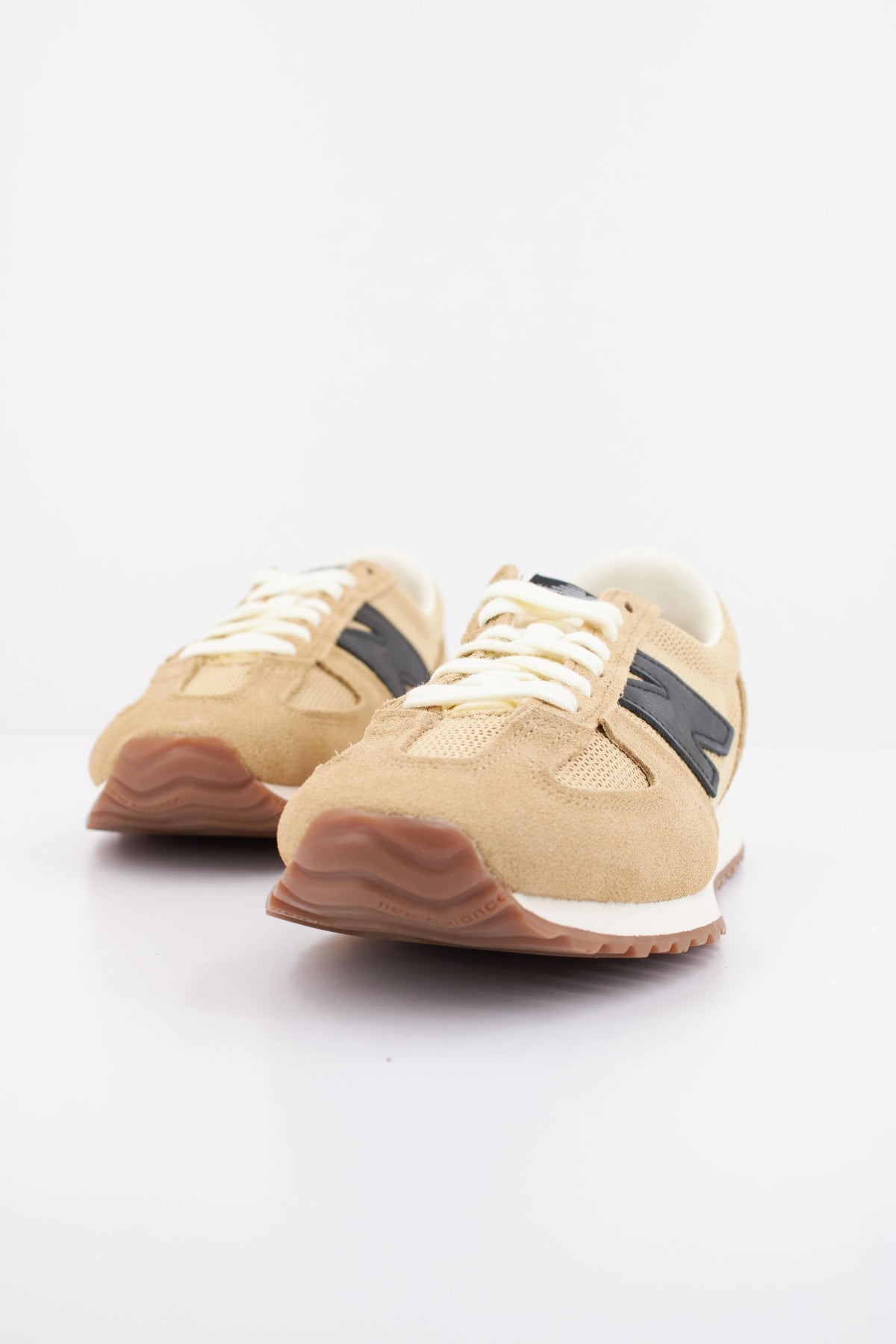 NEW BALANCE U en color MARRON  (2)