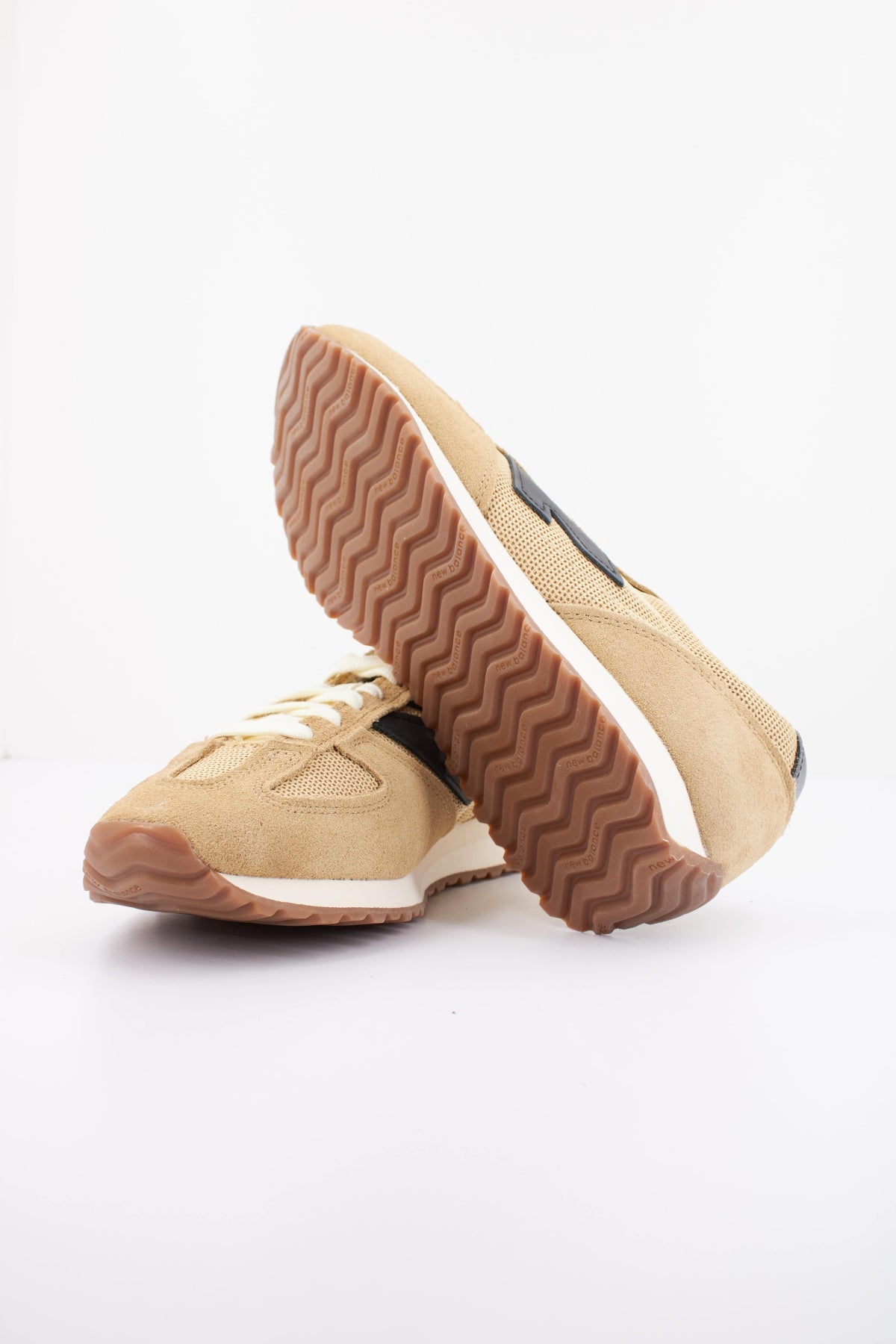 NEW BALANCE U en color MARRON  (5)