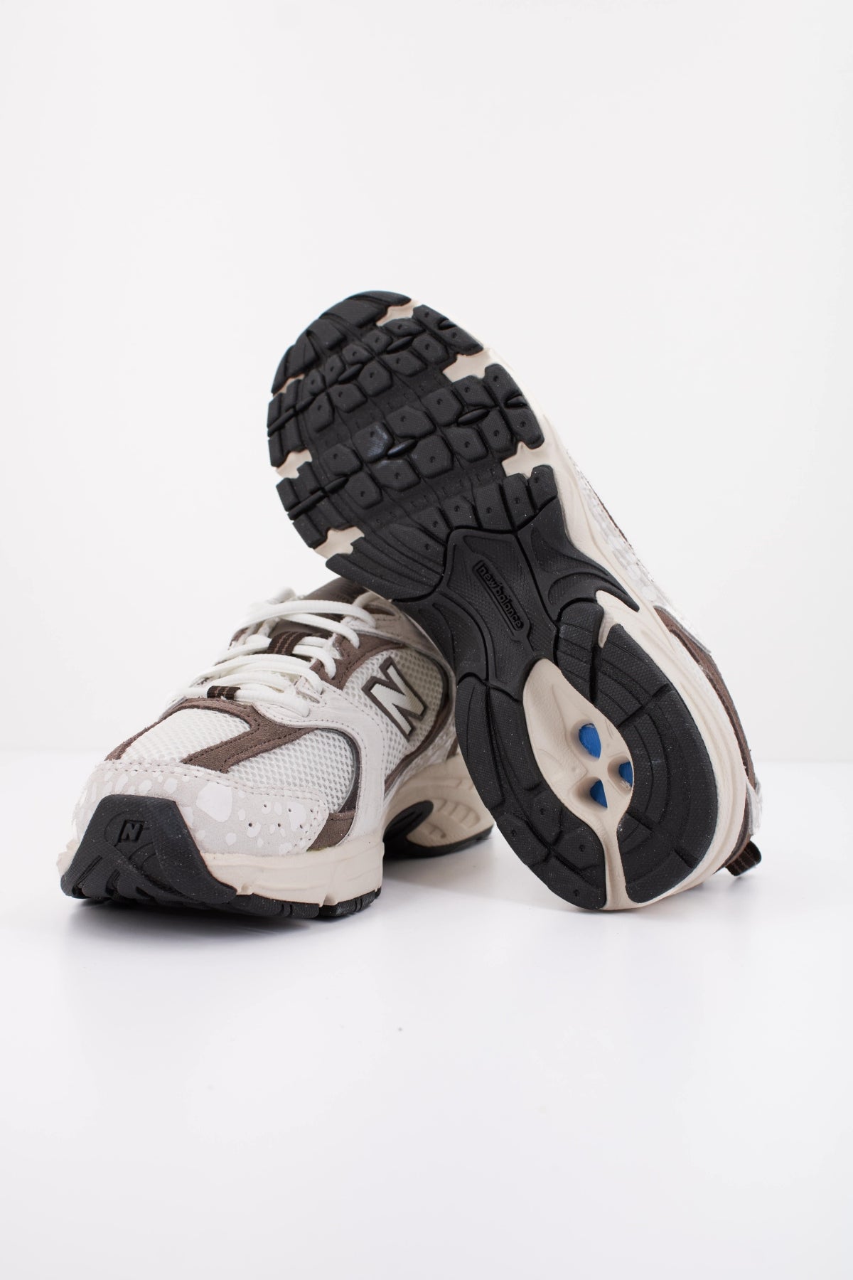 NEW BALANCE U en color BLANCO  (5)