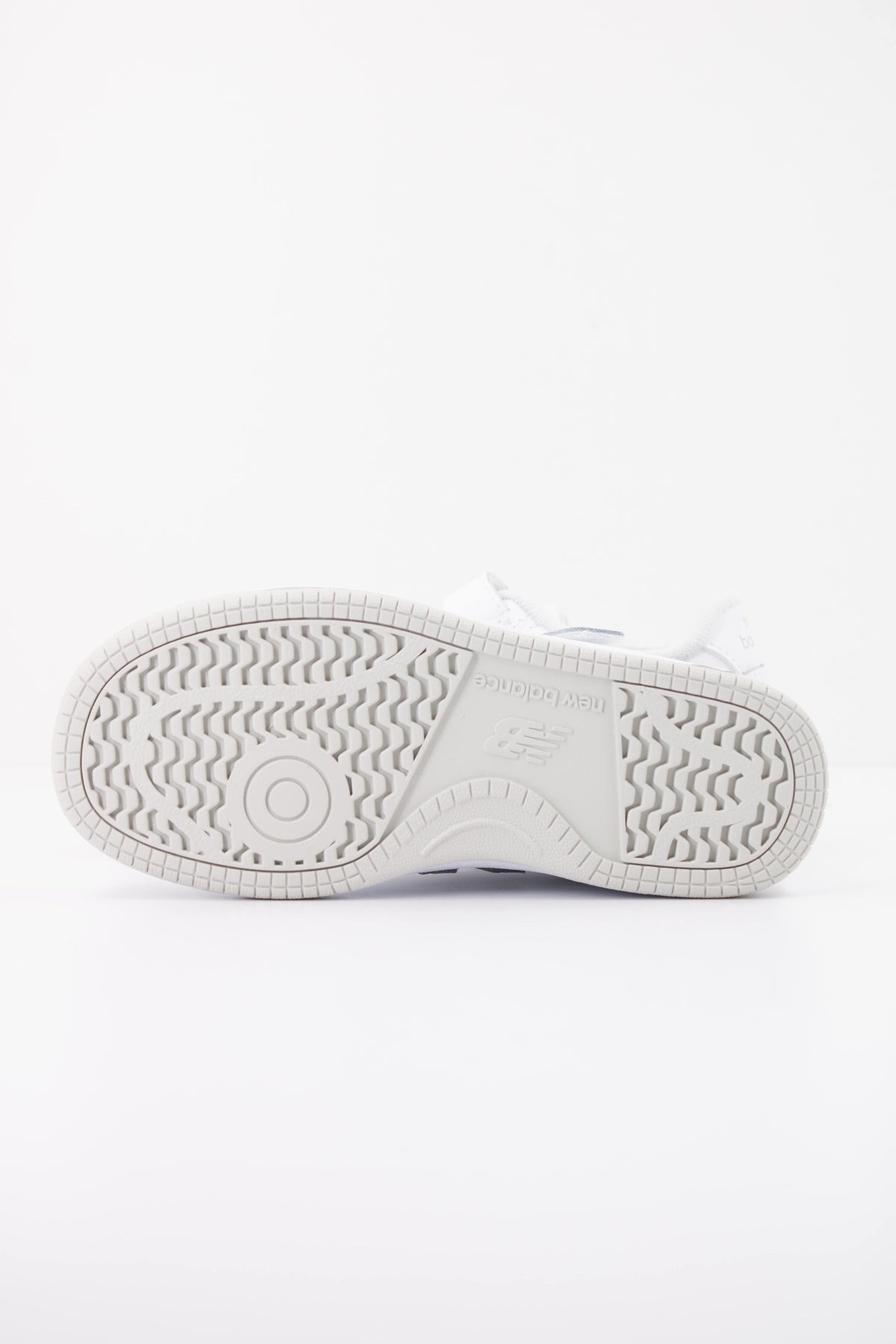 NEW BALANCE P F  en color BLANCO  (5)