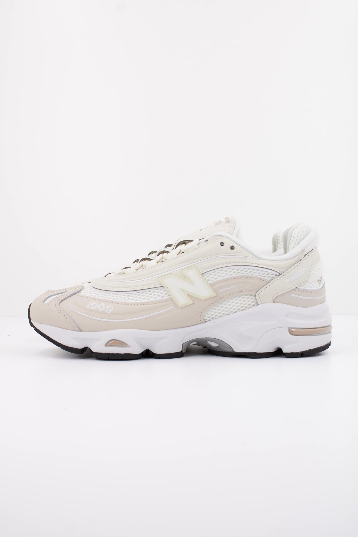 NEW BALANCE U  en color MARRON CLARO  (1)