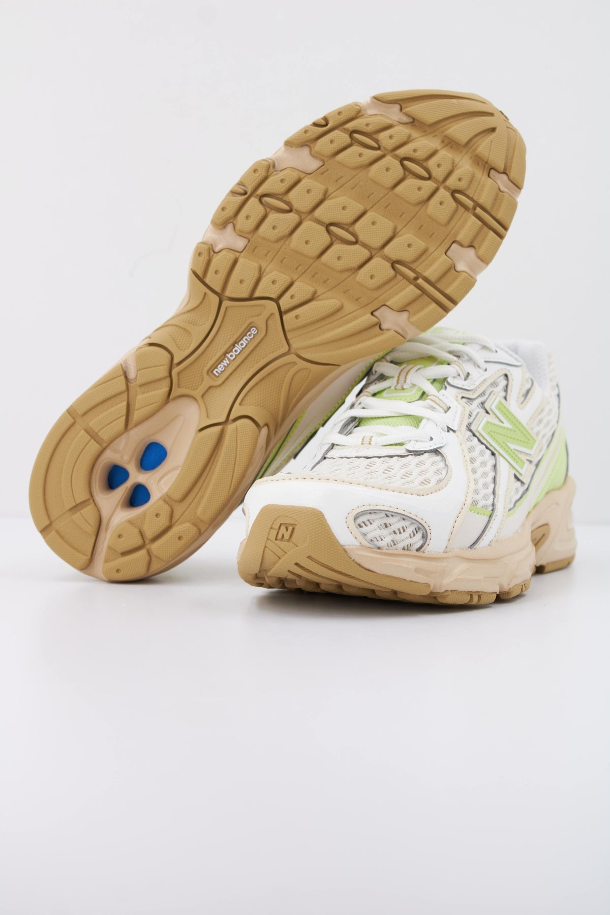 NEW BALANCE U en color VERDE  (5)