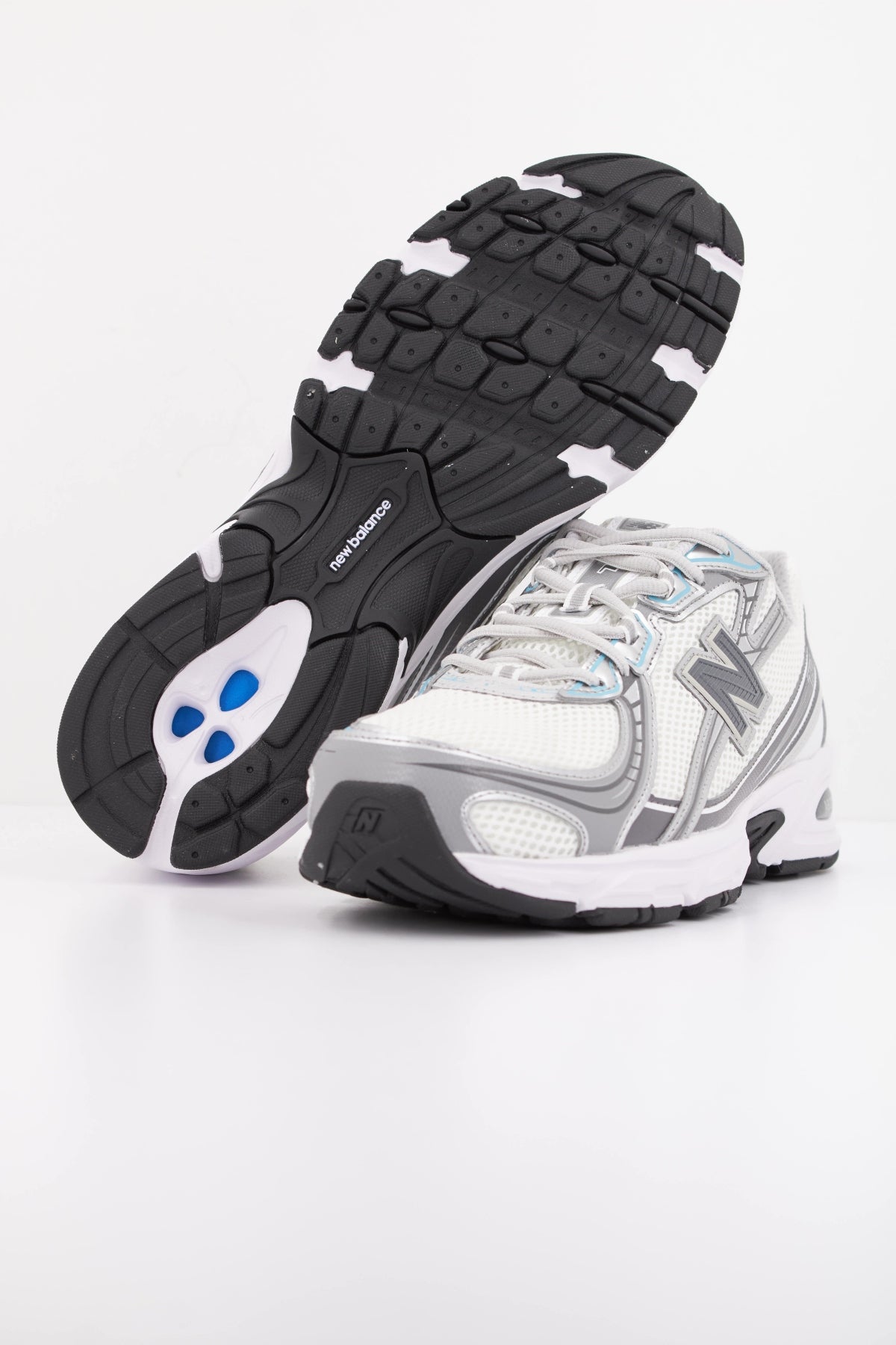NEW BALANCE U  en color GRIS  (5)