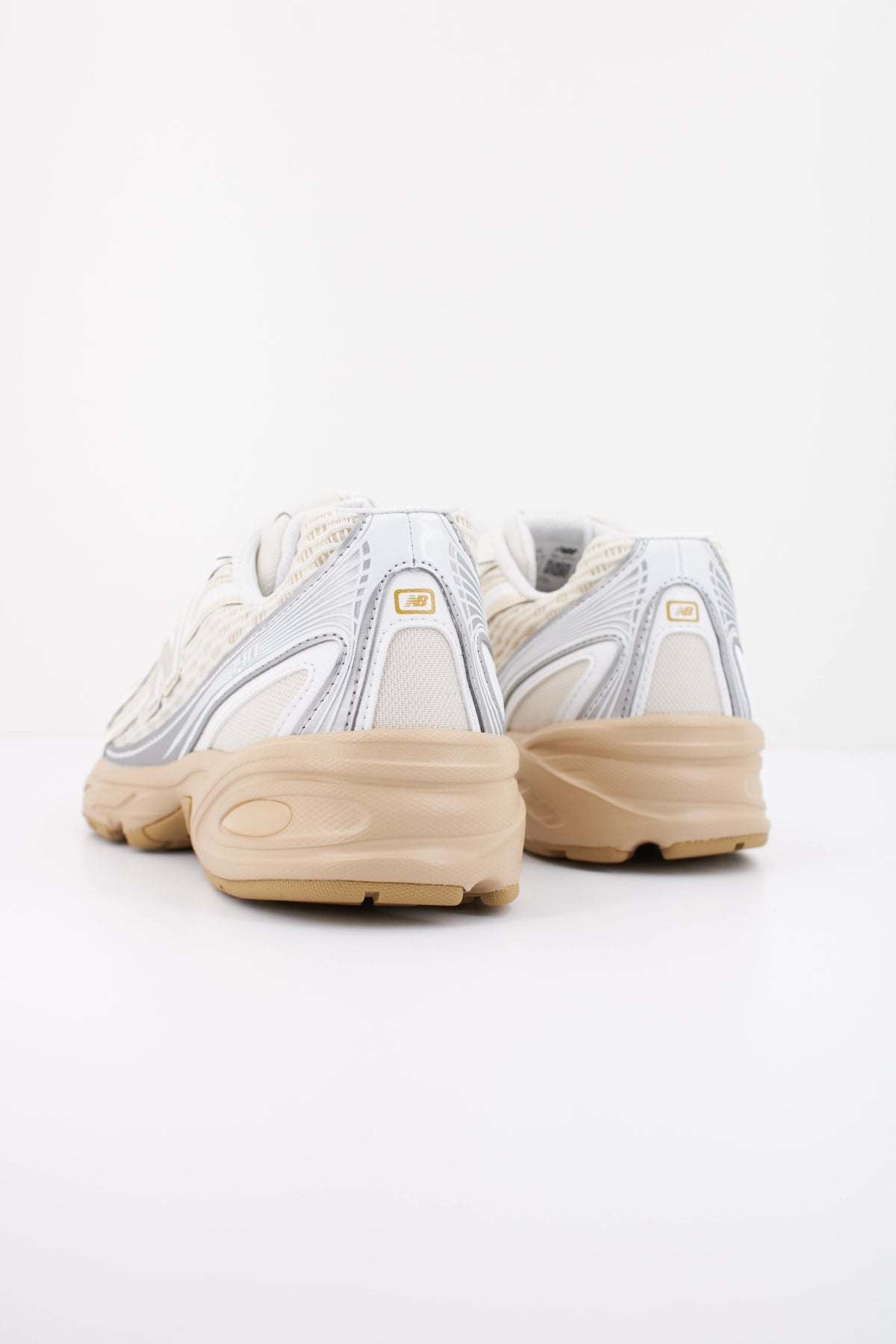 NEW BALANCE U  en color BEIS  (4)