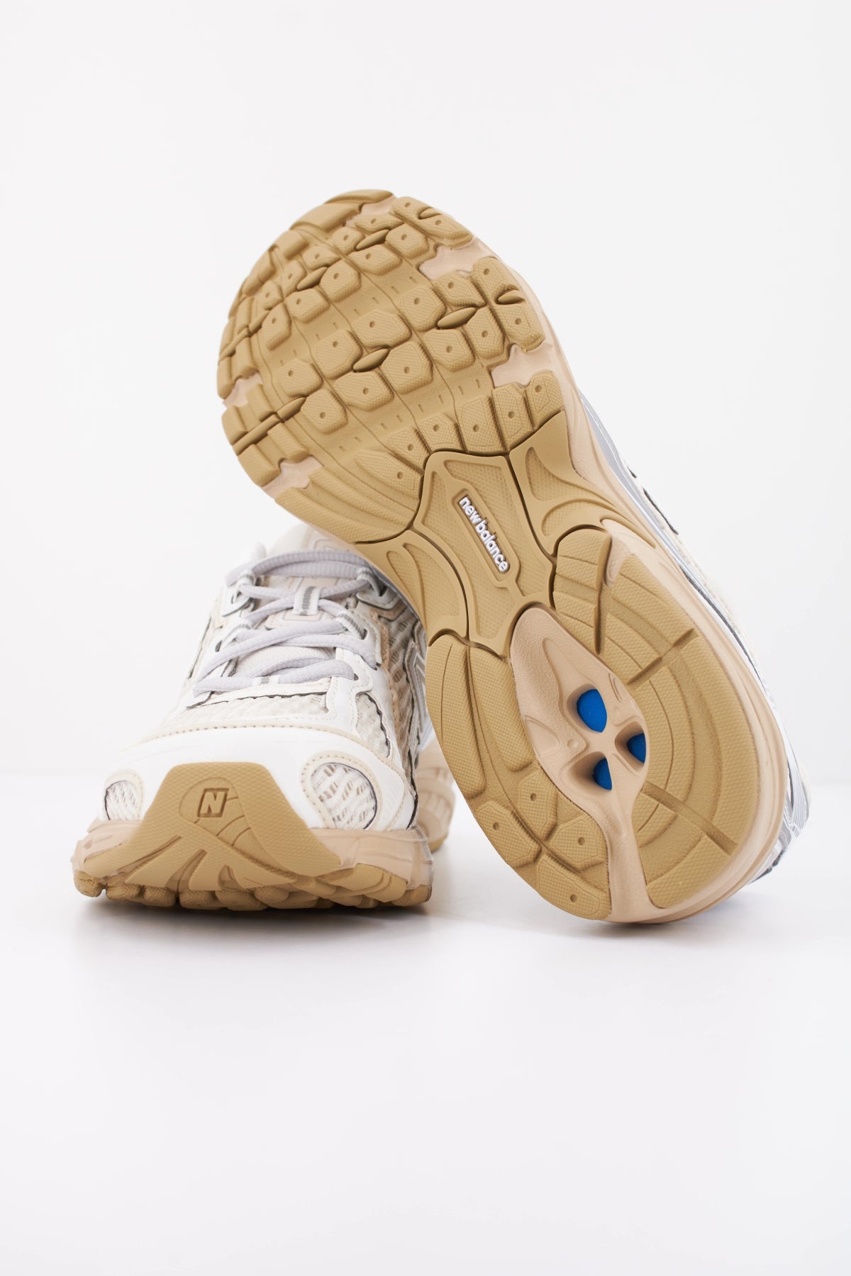 NEW BALANCE U  en color BEIS  (5)