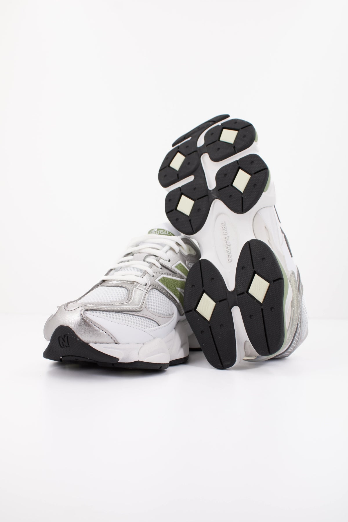 NEW BALANCE U  en color BLANCO  (5)
