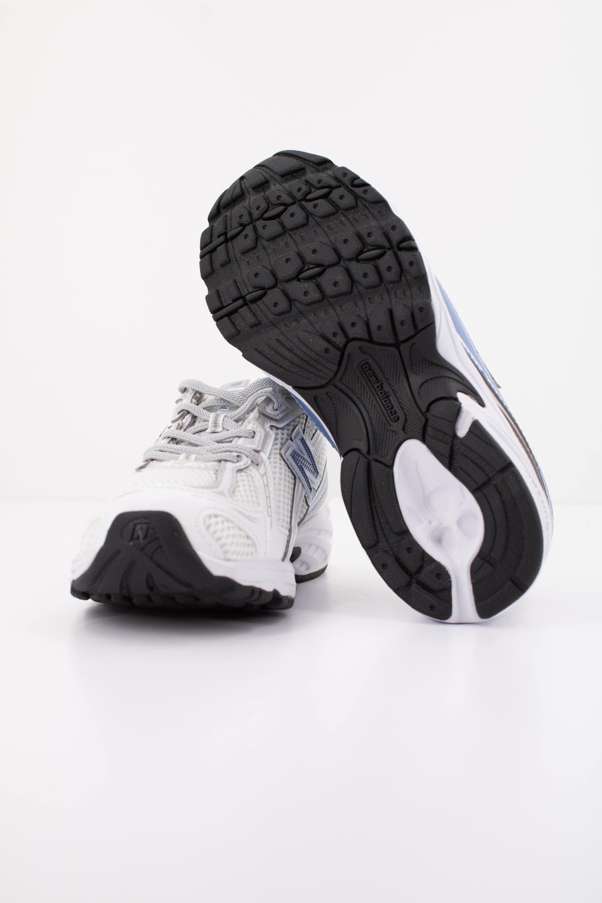 NEW BALANCE P V en color BLANCO  (5)