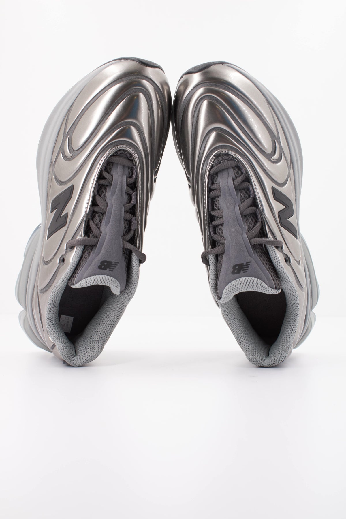 NEW BALANCE U  en color GRIS  (3)