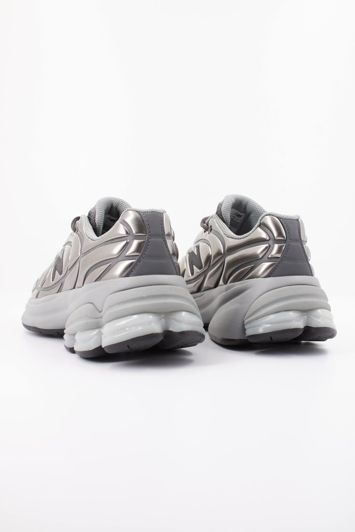 NEW BALANCE U  en color GRIS  (4)