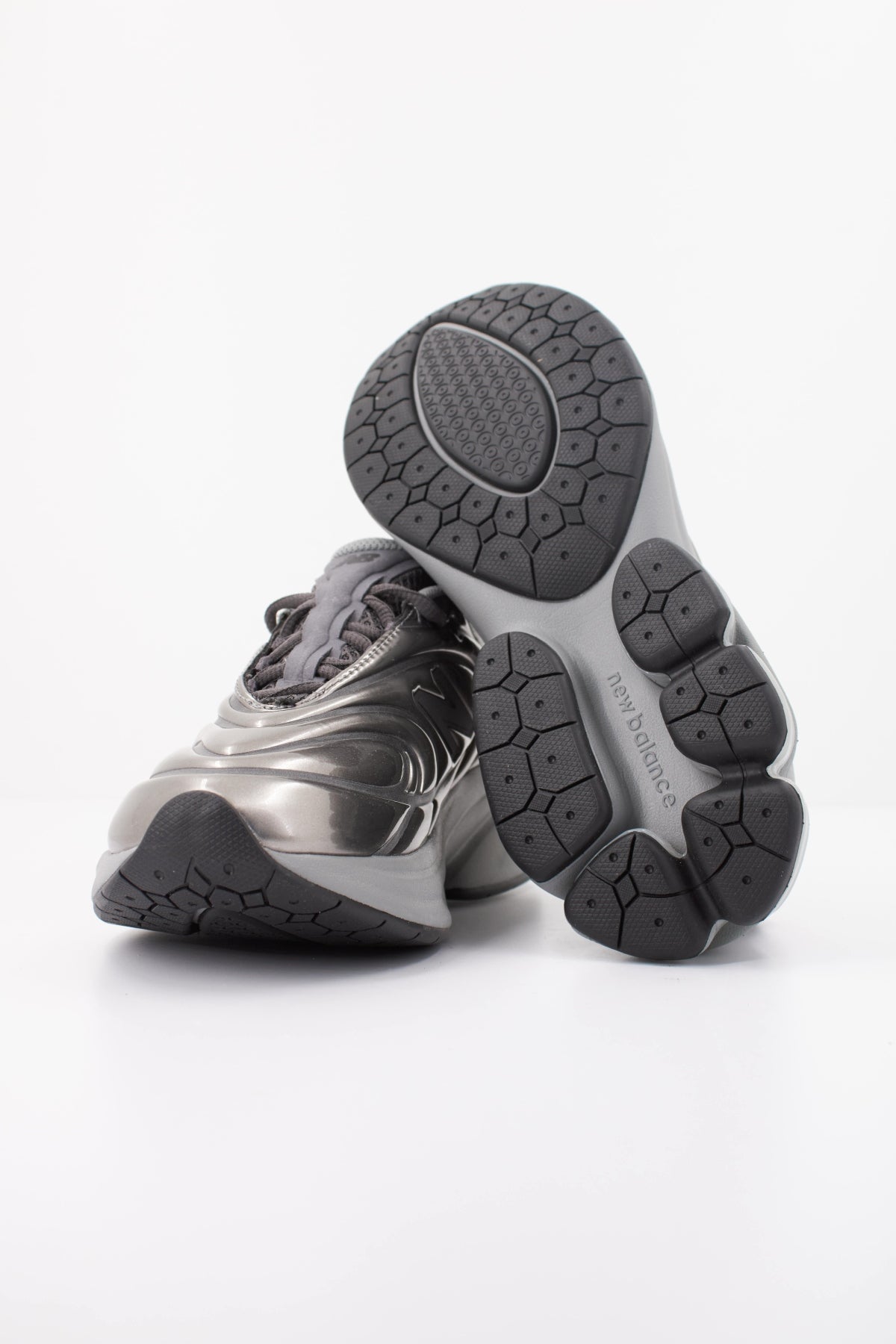 NEW BALANCE U  en color GRIS  (5)