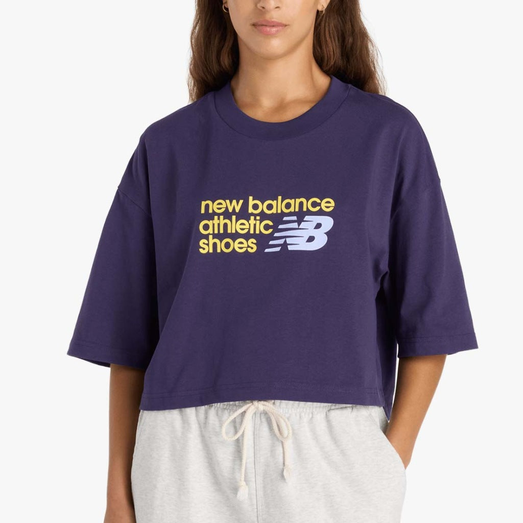 NEW BALANCE  ATHLETICS PREMIUM TSHIRT  en color VIOLETA  (4)