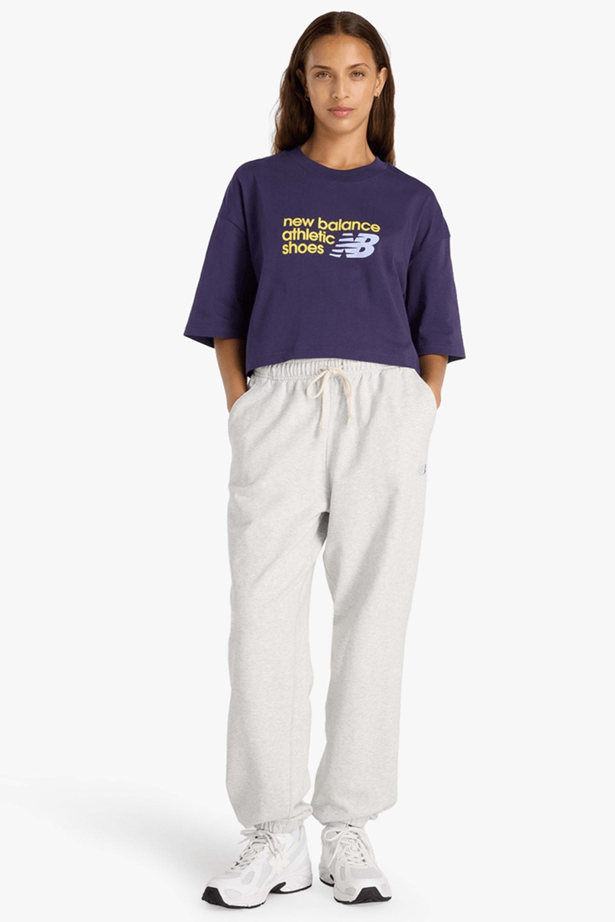 NEW BALANCE  ATHLETICS PREMIUM TSHIRT  en color VIOLETA  (1)