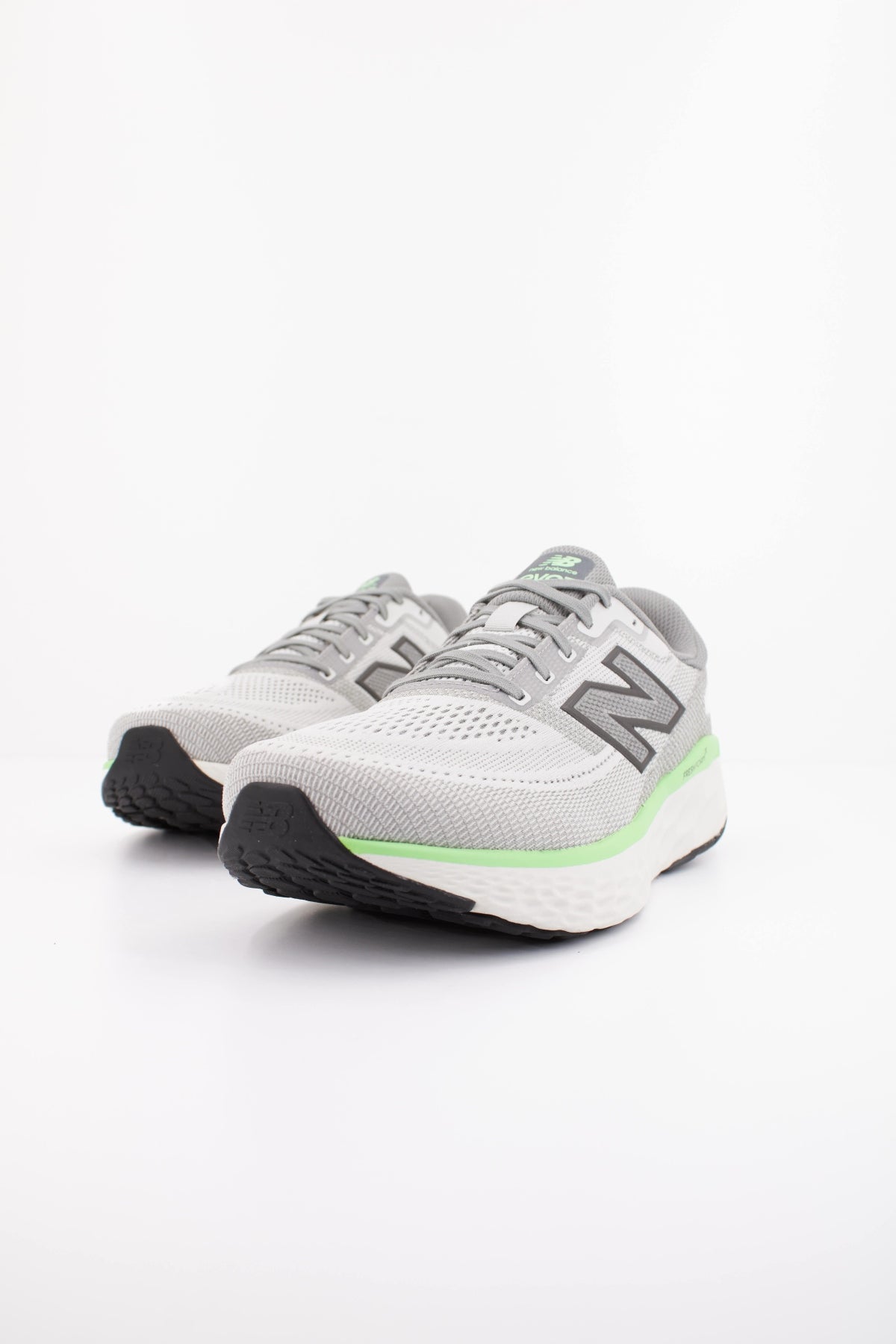 NEW BALANCE MEVOZ LG en color GRIS  (2)
