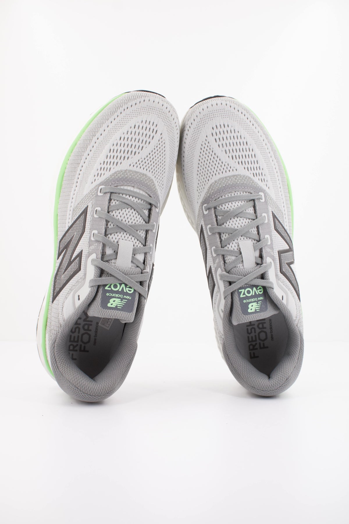NEW BALANCE MEVOZ LG en color GRIS  (3)